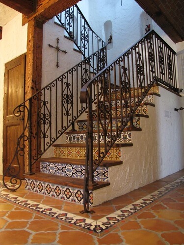 railing besi tempa dengan sentuhan gaya Mexico